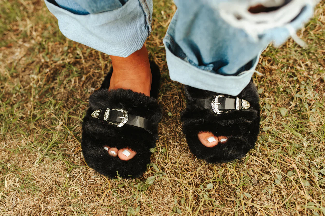 Cozy Fuzzy Slide Sandals with Western Buckle Details - Perfect for Black Friday & Vegas! -