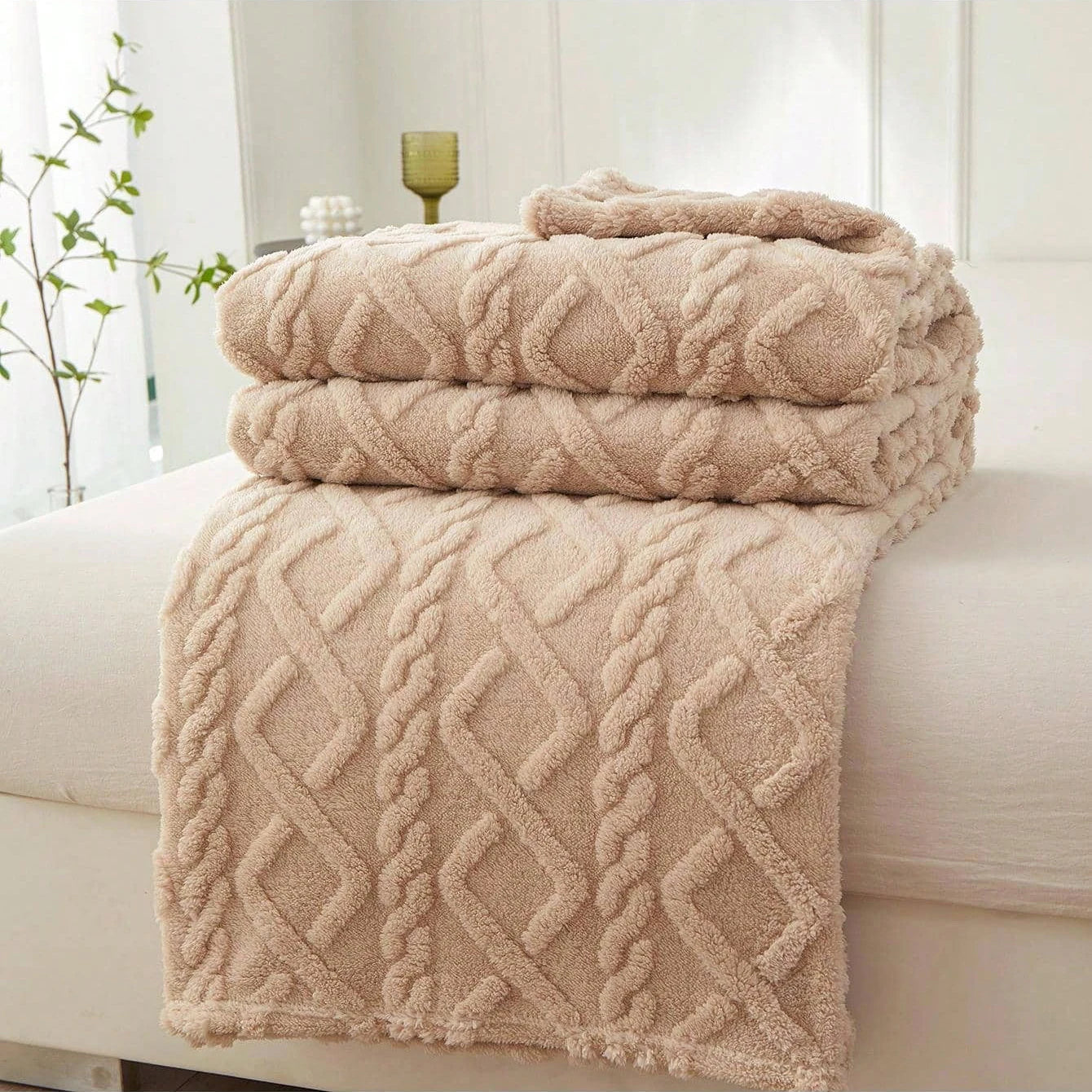 Cozy Coral Fleece Blanket - Your Perfect Multi-Purpose Companion - MANDOTOS
