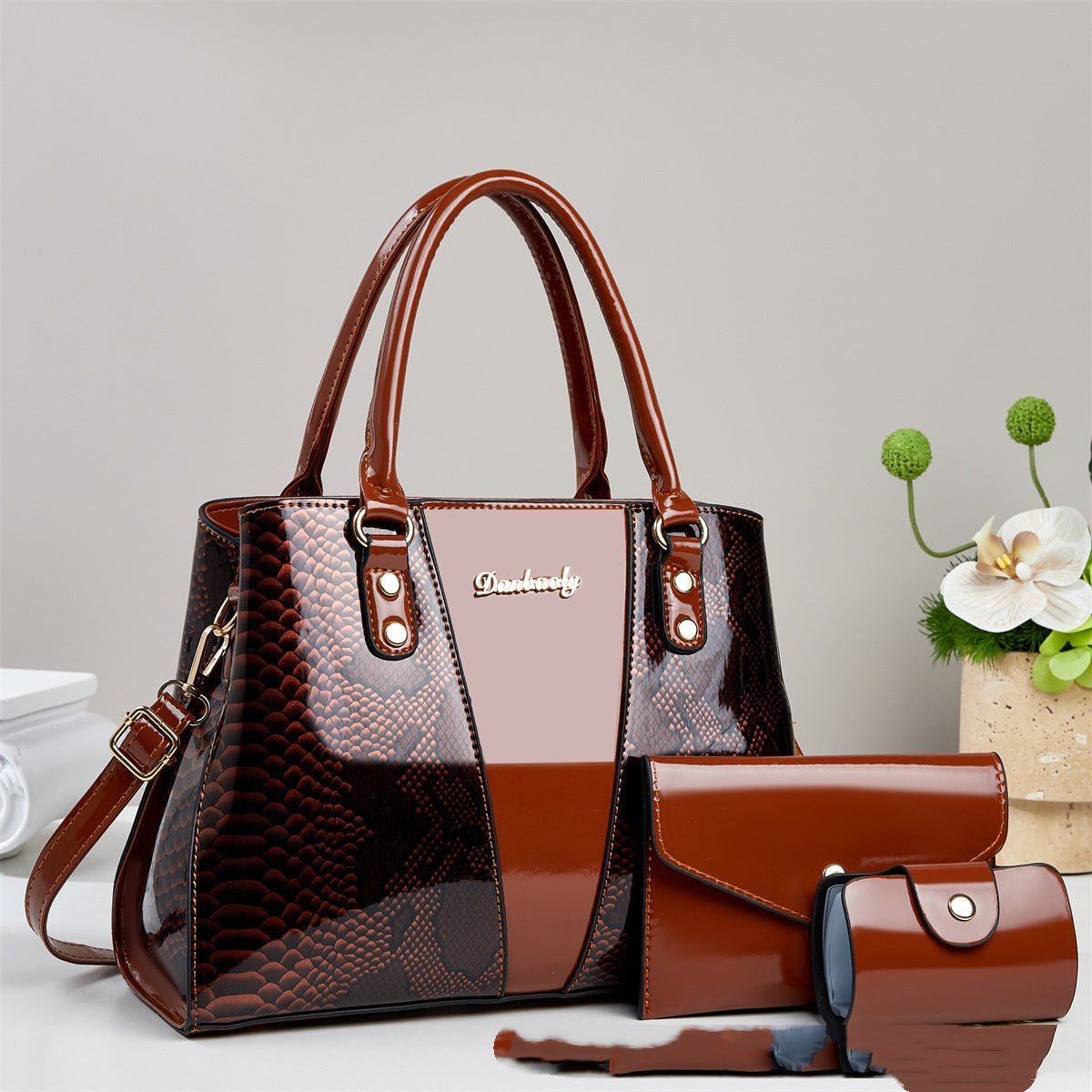 Ancient Energy large-capacity snakeskin pattern shoulder and crossbody tote bag with spacious design and stylish animal print.