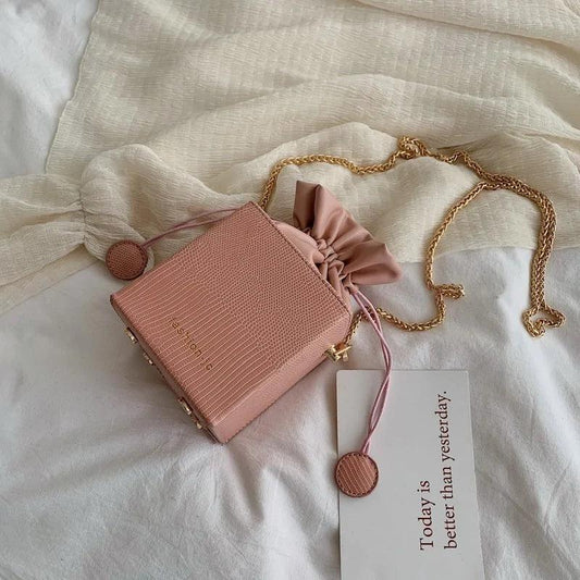 Chic Alligator Pattern Bucket Bag - MANDOTOS