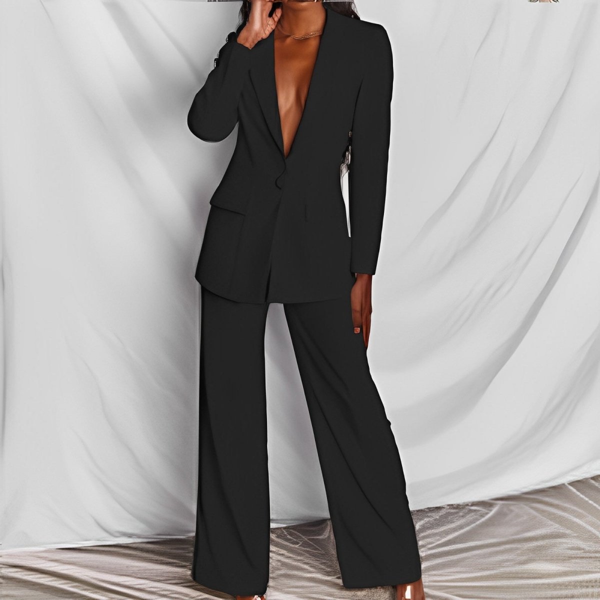 FitiqueFit two-piece suit featuring a lapel button-down blazer and straight-leg trousers, ideal for professional or formal wear.