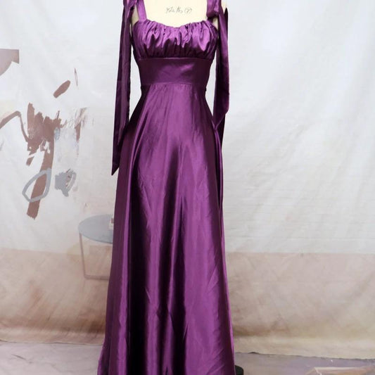 Mandotos sleeveless camisole gown, elegant evening bridesmaid dress for women, featuring a sleek, stylish design perfect for formal occasions.