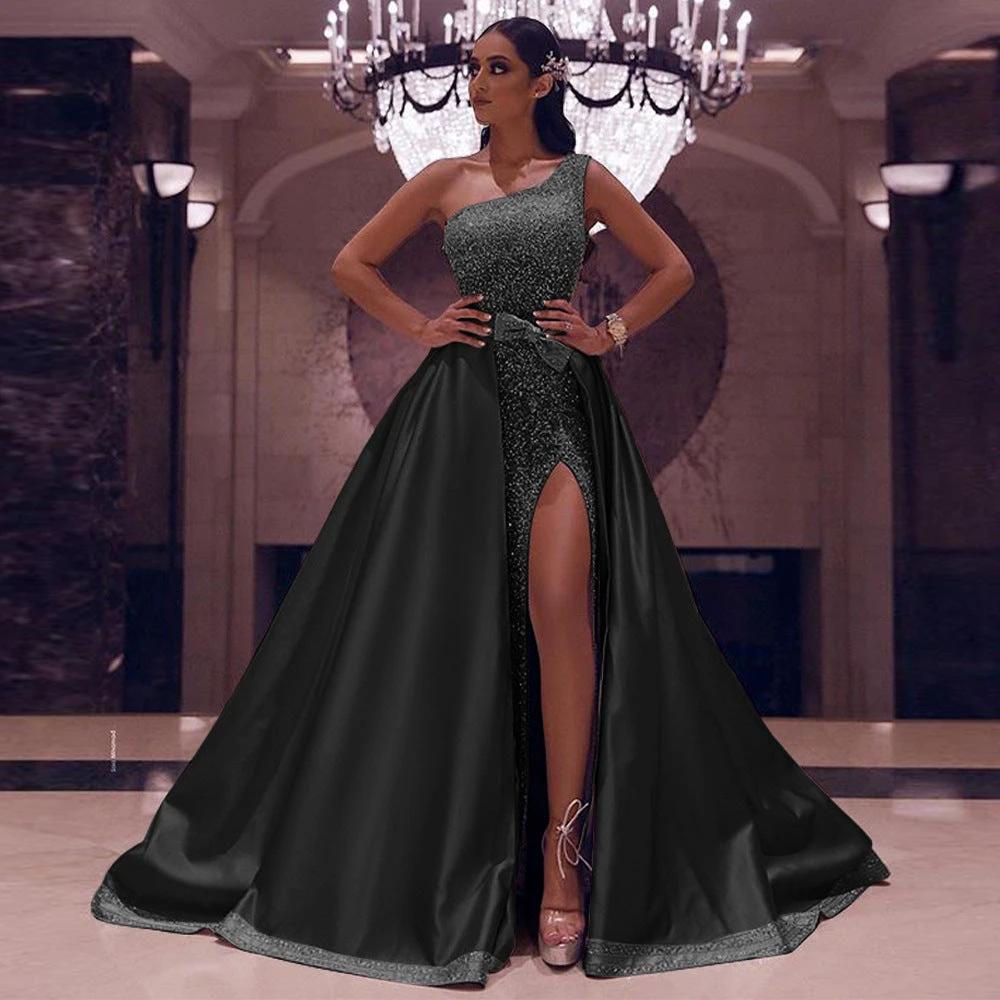 Mandotos one-shoulder mopping evening dress in elegant fabric, featuring a sleek silhouette and stylish design.