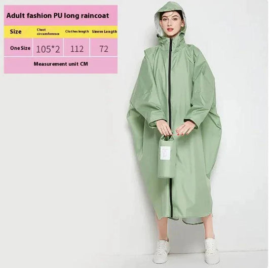 Mandotos all-weather cyclist raincoat in waterproof material, designed for outdoor cycling in rain and wind.