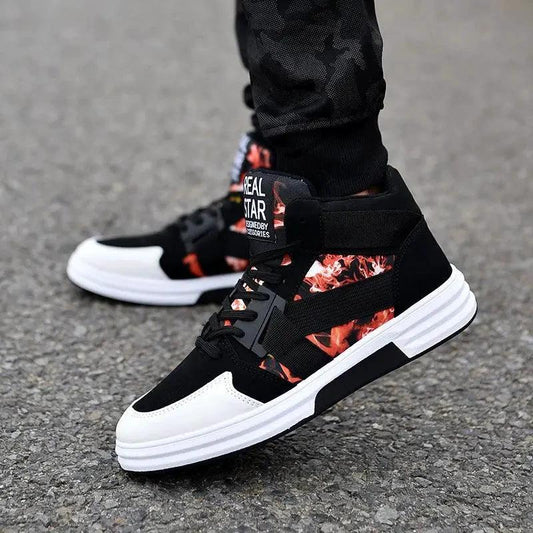 Mandotos camouflage high-top lace-up shoes with rugged design and durable material, featuring a stylish military-inspired pattern.