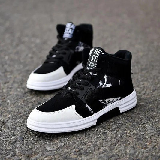 Mandotos camouflage high-top lace-up shoe with rugged design and durable fabric, ideal for casual and outdoor wear.