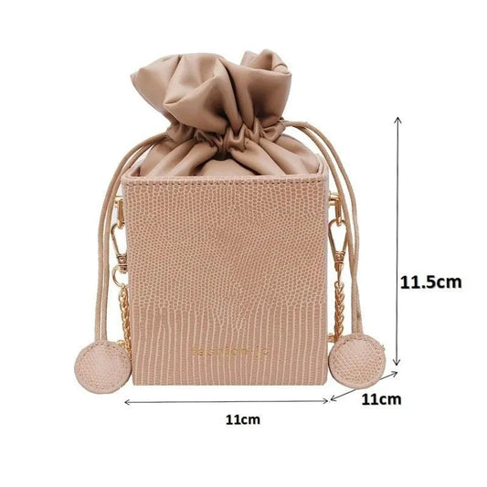 Mandotos chic alligator pattern bucket bag with adjustable shoulder strap and gold-tone hardware, stylish and spacious for everyday use.