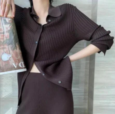 Mandotos chic knit collared ensemble featuring a cozy sweater and matching skirt, perfect for stylish casual wear.