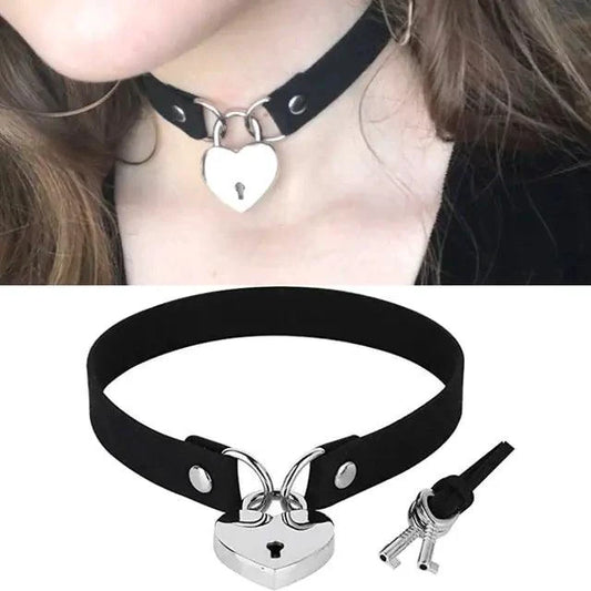 Mandotos chic leather collar with stylish design and metal buckle, perfect for pets or fashion accessories.