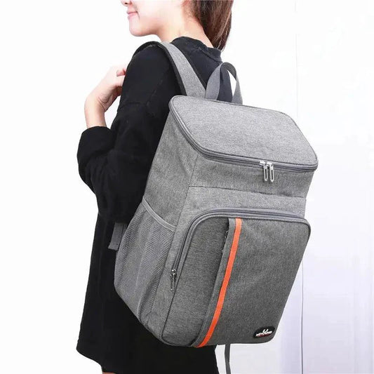 Mandotos compact thermal meal carrier with insulated design, ideal for keeping food hot or cold during transport.
