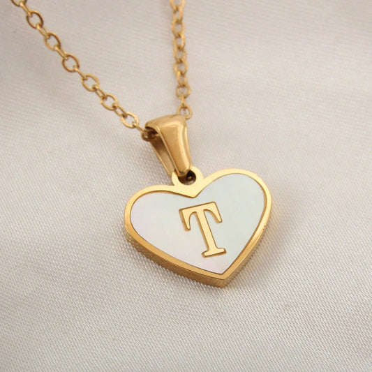 Mandotos 26-letter heart-shaped necklace with white shell and love design, personalized clavicle chain jewelry for women.