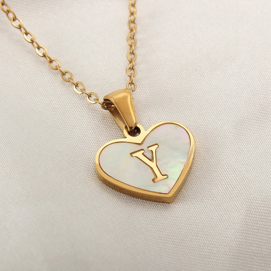 Mandotos 26-letter heart-shaped necklace with white shell pendant, personalized love clavicle chain jewelry for women, Valentine's Day accessory