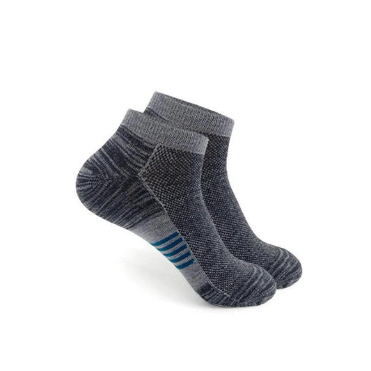 Mandotos durable sports socks, 12 pairs, breathable ankle and invisible styles for daily comfort, shown in a close-up image.