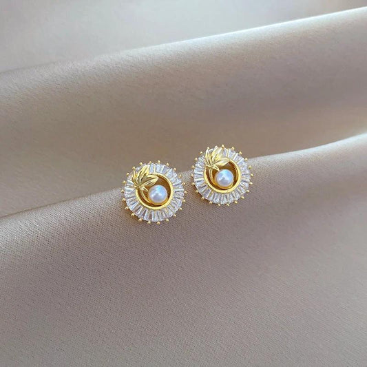 Mandotos fashion jewelry set with square full diamond personalized round ring, leaves necklace, and matching earrings.