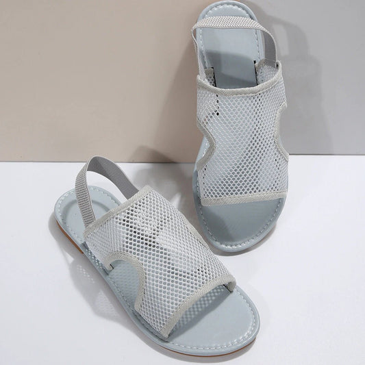 Mandotos mesh summer sandals for women and men, casual breathable flat shoes suitable for beach and outdoor wear.