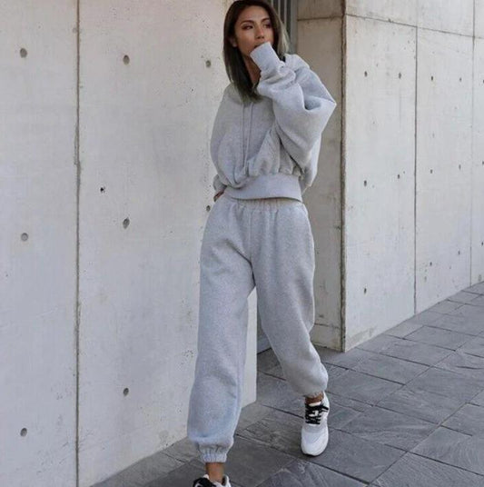 Mandotos women's autumn and winter casual hoodie coat and sports suit, featuring a warm, stylish design for cold weather.