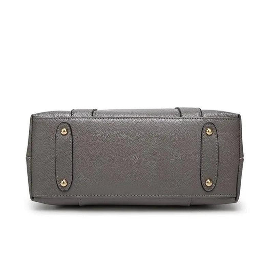 Mandotos fashion women’s shoulder bag with stylish design, suitable for ladies’ everyday use and casual outings.