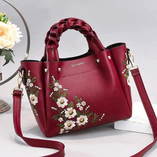 Mandotos tote bag for women, stylish shoulder bag with spacious interior, ideal for shopping and everyday use.
