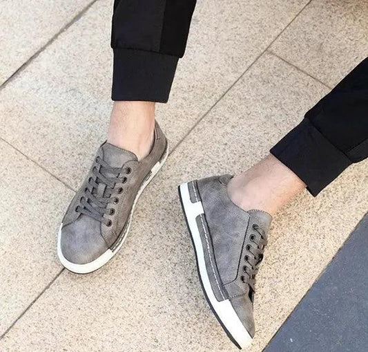 Mandotos handmade men's casual trainer shoes with closed toe design, featuring stylish stitching and comfortable sole.