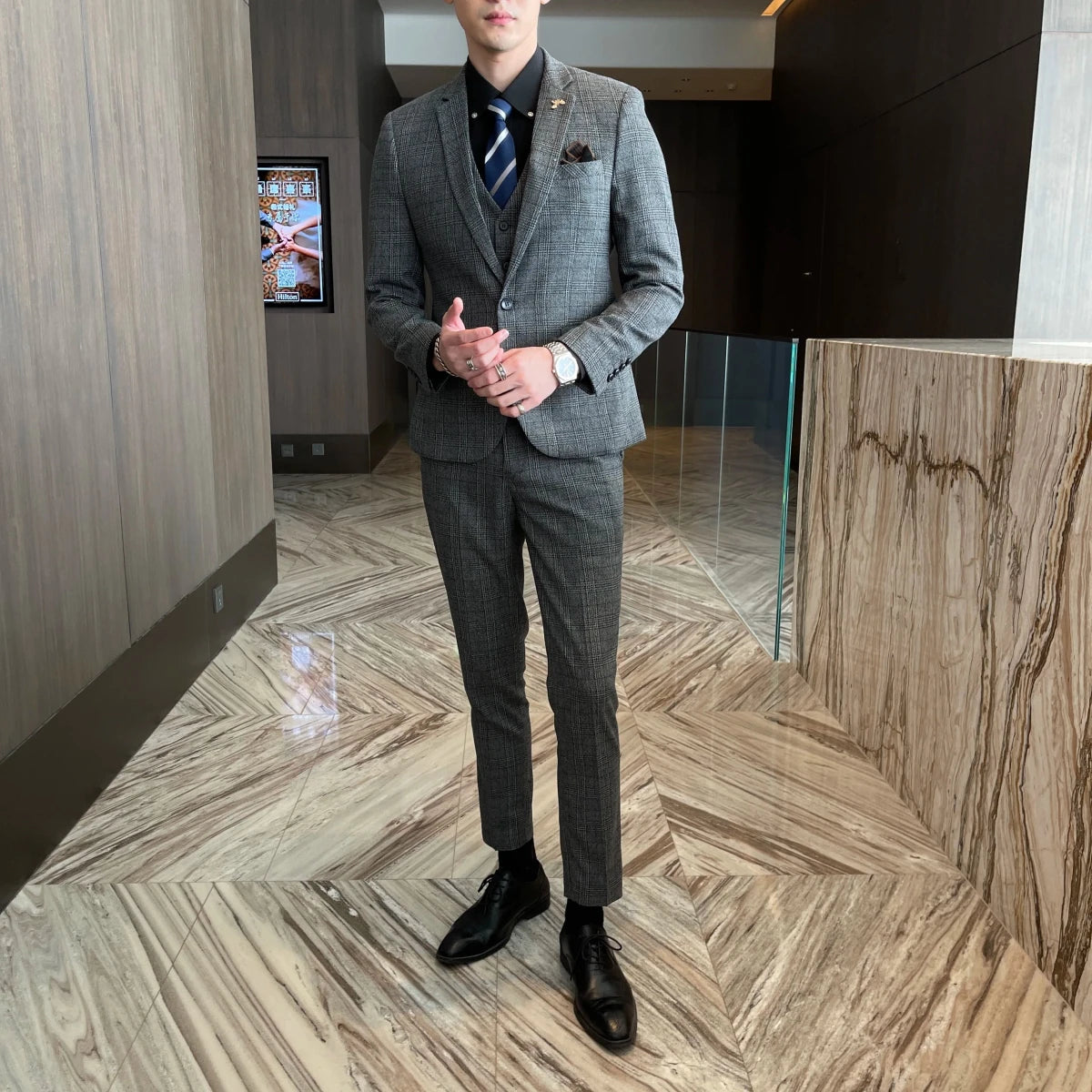 Mandotos International British Korean style plaid men's 3-piece business casual suit set, tailored and high-quality for professional wear.