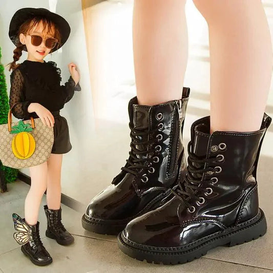 Mandotos kids winter shoes in navy with warm lining and sturdy soles, ideal for cold weather and outdoor play.