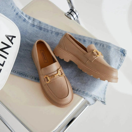Mandotos women's loafers shoes in classic design, featuring a sleek leather finish and comfortable slip-on style.