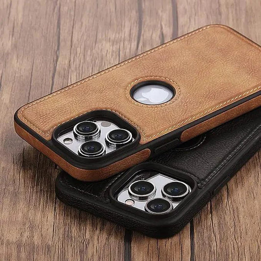 Mandotos luxurious leather sleeve showcasing smooth, high-quality leather with detailed stitching and a sleek, sophisticated design.