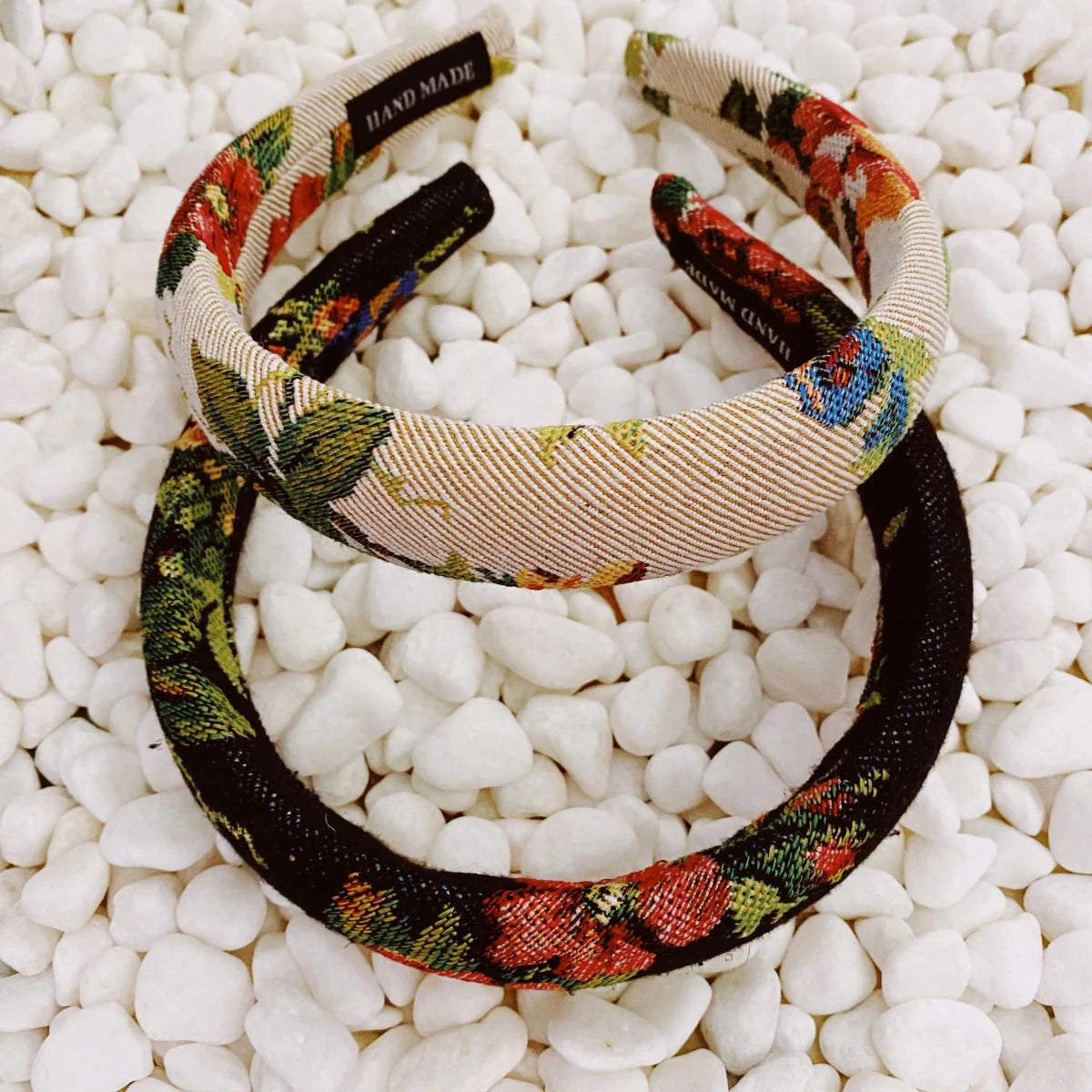 Mandotos Retro Blossom Hairband featuring vibrant floral design and vintage-inspired style, perfect for adding a charming touch to any hairstyle.