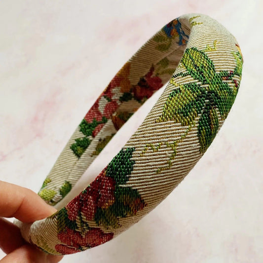 Mandotos Retro Blossom Hairband with colorful floral design, perfect for vintage-inspired hairstyles and accessories.