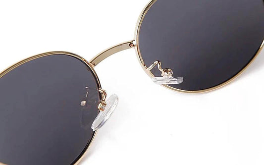 Mandotos retro metal frame pilot oval sunglasses with green lenses, vintage 90s style, suitable for men and women.