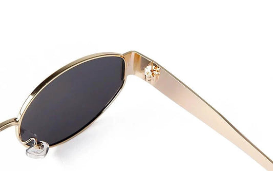 Mandotos retro metal frame pilot oval sunglasses with green lenses for men and women, vintage 90s designer style.