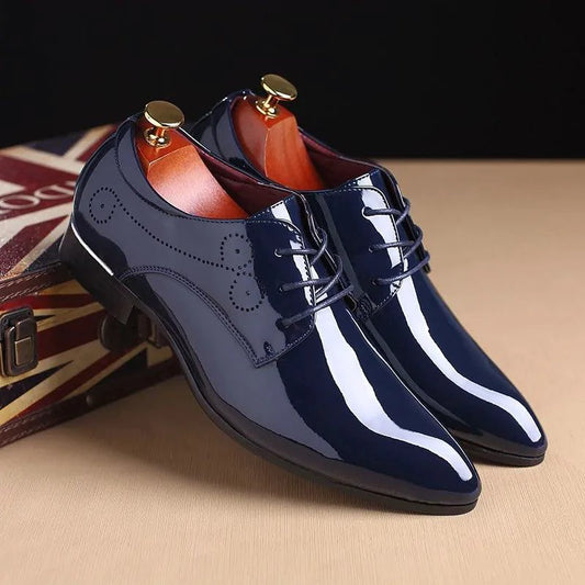 Mandotos sleek leather Oxford shoes featuring a polished finish and classic lace-up design for stylish formal wear.