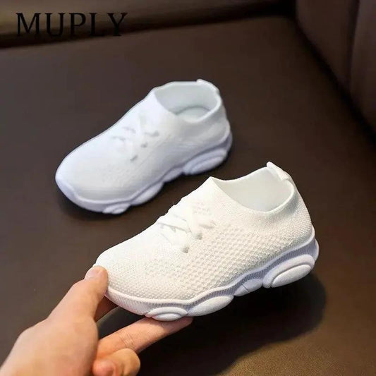 Mandotos children's sneakers for girls and baby boys, sport casual shoes with colorful design and comfortable fit.