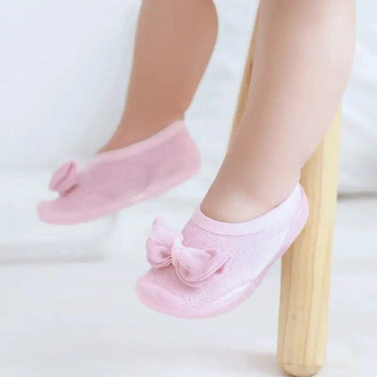 Mandotos toddler shoes in soft fabric with colorful design, featuring Velcro straps for easy wear and toddler-friendly comfort.