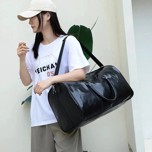 Mandotos travel bag for men and women, made of PU leather with a large capacity, shoulder strap, and versatile duffle-style design.