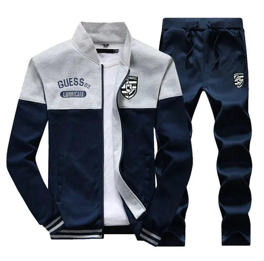 Mandotos two-piece men's casual outfit with comfortable pants and sweater, perfect for relaxed everyday wear.