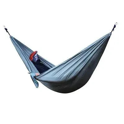 Mandotos Ultimate Oasis single and double hammock in natural fabric, showing a comfortable, spacious resting area outdoors.