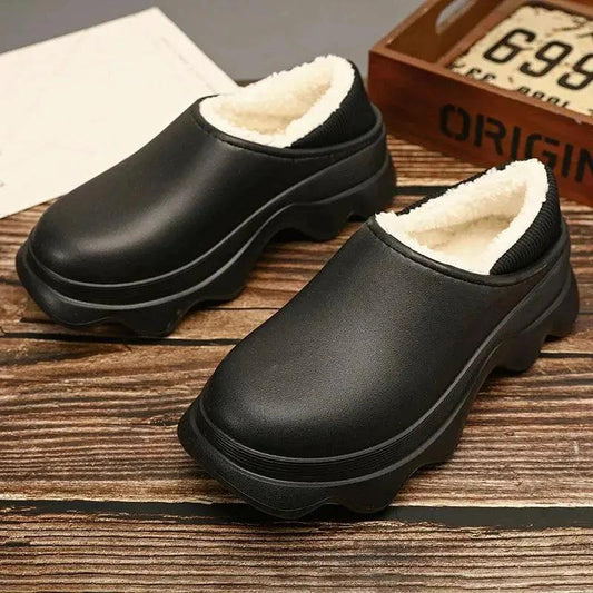 Mandotos warm outdoor shoes with rugged design and insulated lining, suitable for cold weather hiking and outdoor activities.