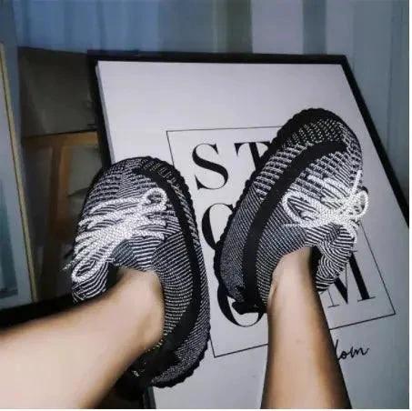 Mandotos winter warm slippers with plush interior for cozy indoor comfort, featuring soft fabric and slip-resistant soles.