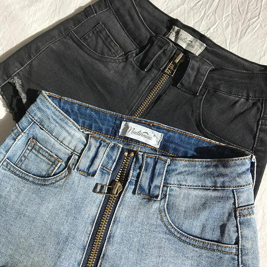 Mandotos Xuan Ya high-waisted denim shorts with hip zipper, casual summer fashion, front view showing stylish fit and details