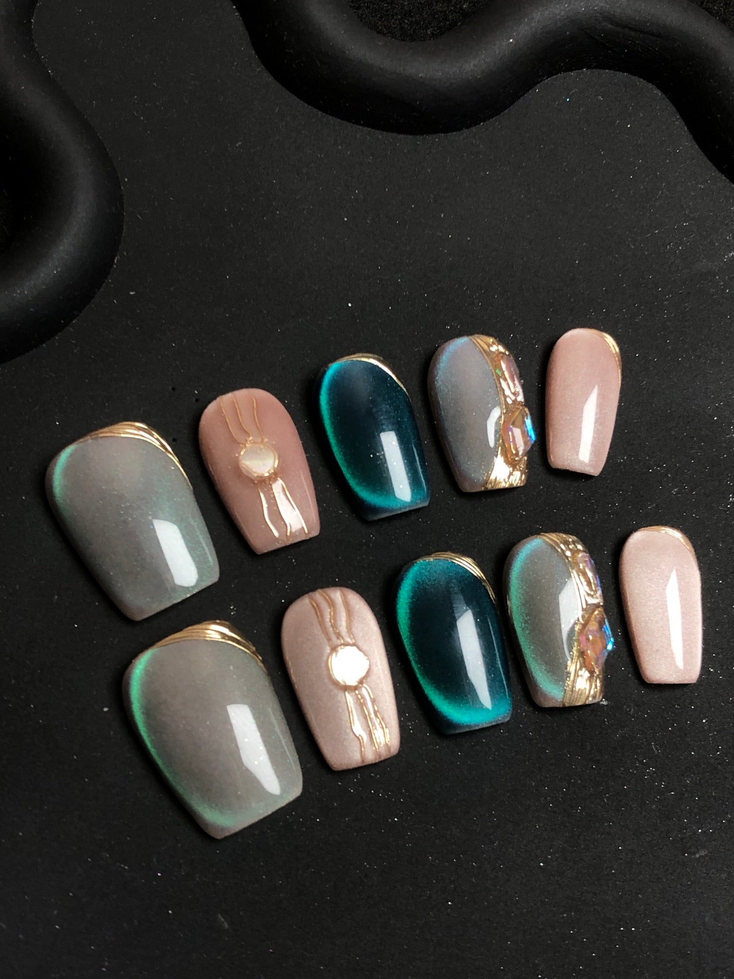 10 PCS Handmade Press-On Nails - Chic & Reusable Designs - MANDOTOS