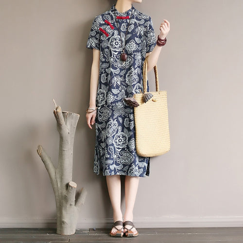 Mandotos International retro floral cotton dress with side slit, featuring a vibrant floral pattern and classic fit.