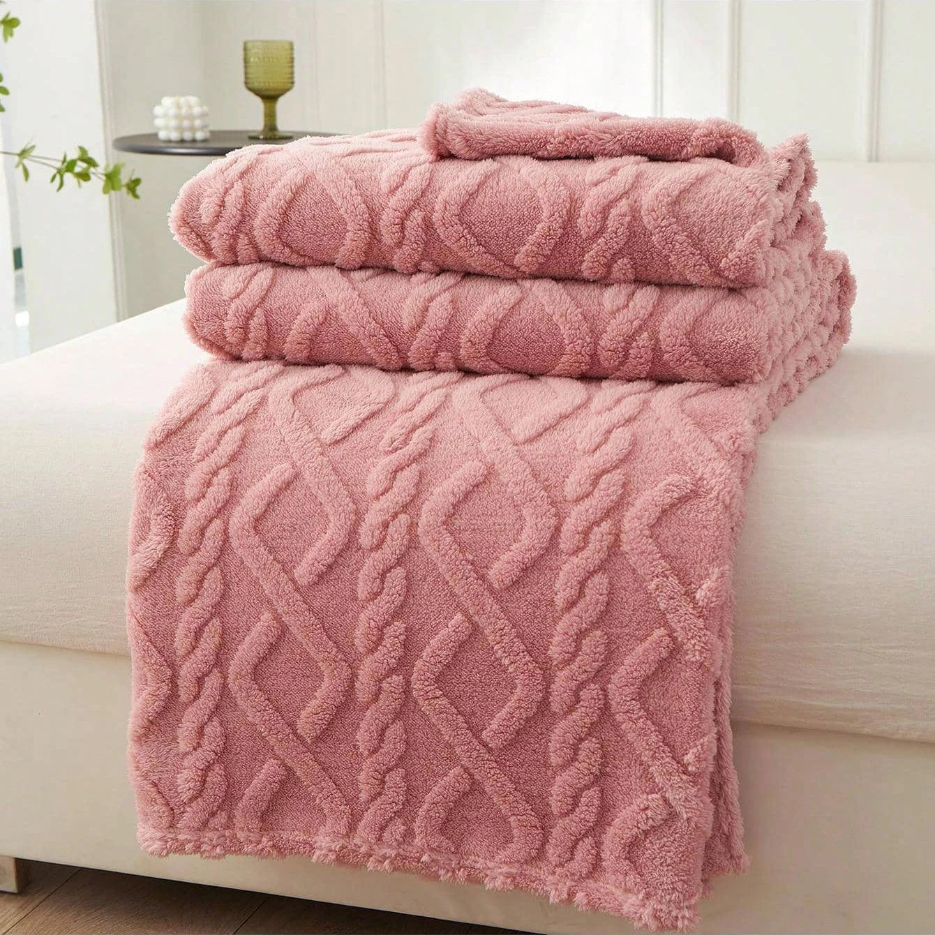 Cozy Coral Fleece Blanket - Your Perfect Multi-Purpose Companion - MANDOTOS