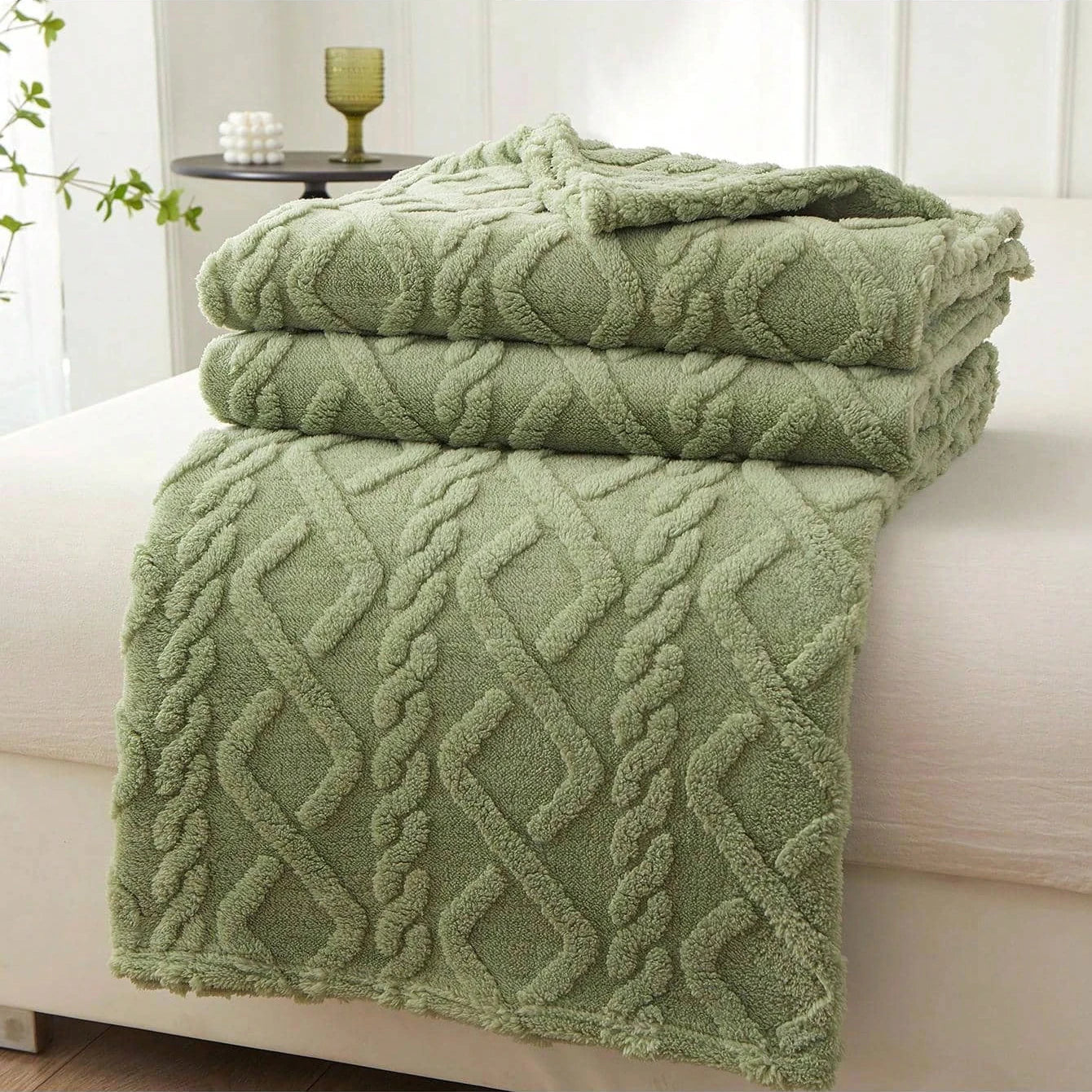 Cozy Coral Fleece Blanket - Your Perfect Multi-Purpose Companion - MANDOTOS