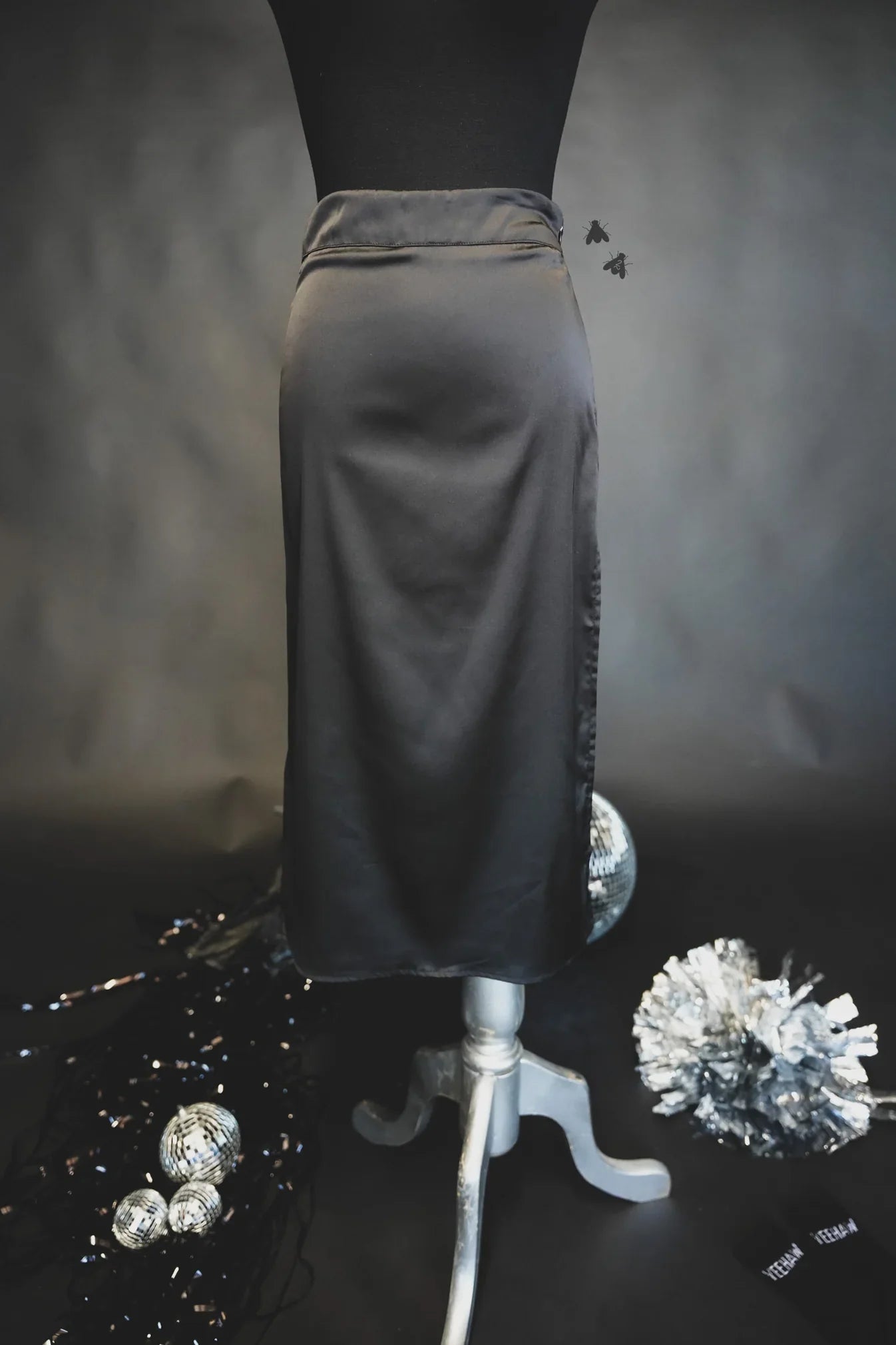 Satin Crown Skirt - Versatile style for every occasion -