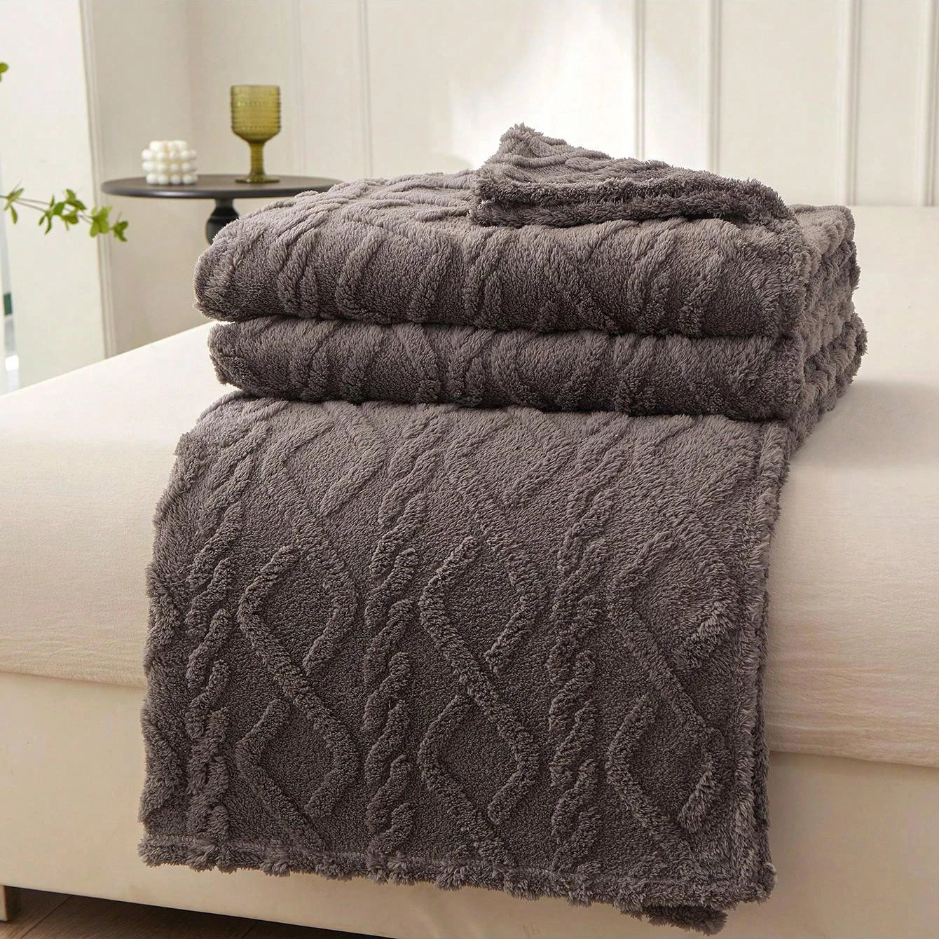 Cozy Coral Fleece Blanket - Your Perfect Multi-Purpose Companion - MANDOTOS