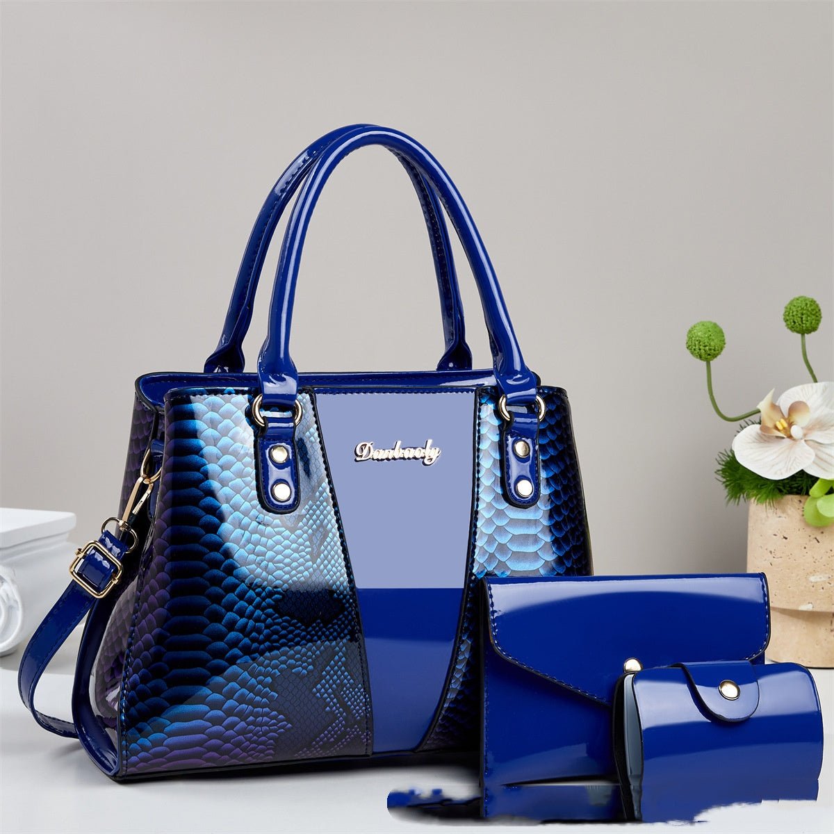 Ancient Energy large-capacity snakeskin pattern shoulder and crossbody tote bag with stylish design and spacious interior.
