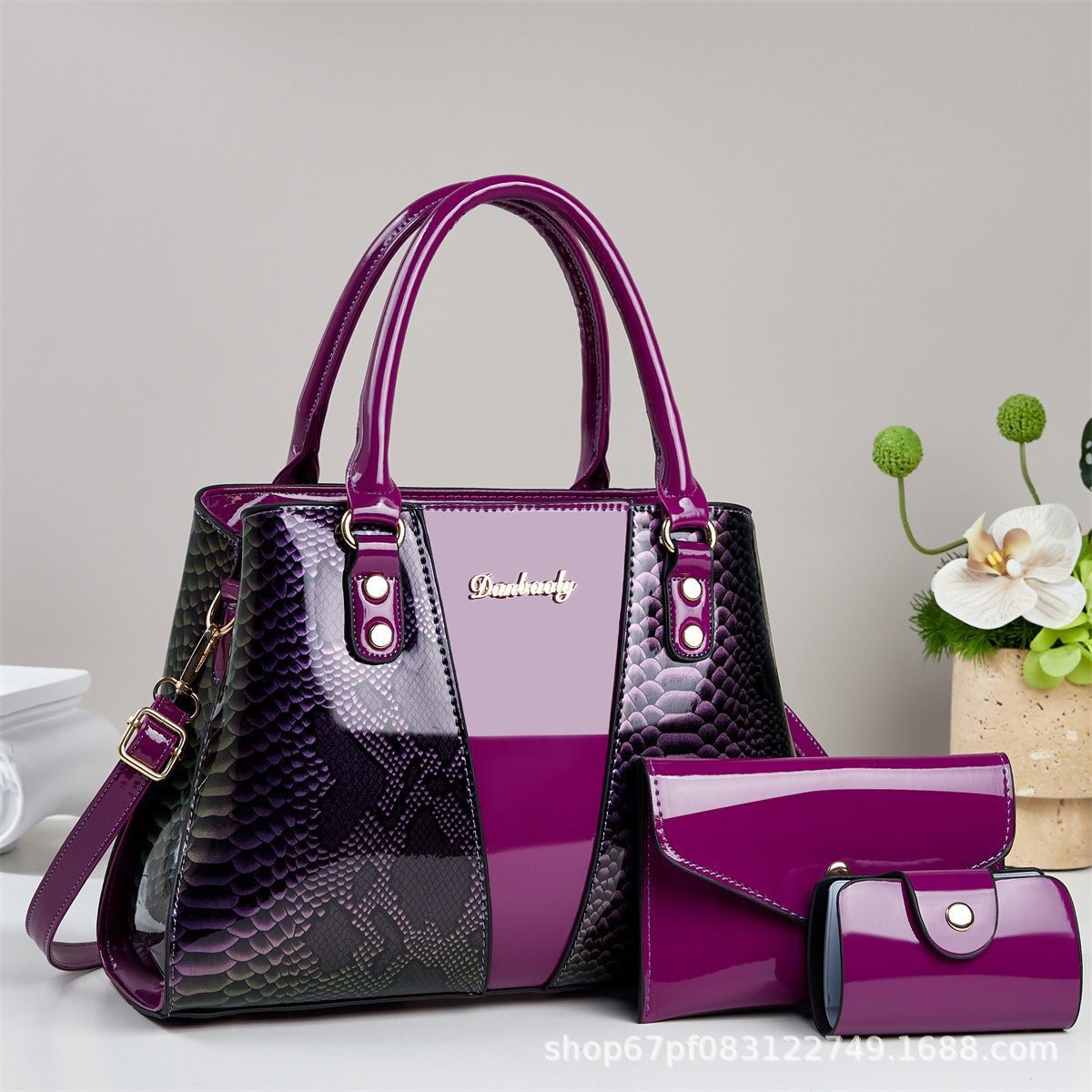 Ancient Energy large-capacity snakeskin pattern shoulder and crossbody tote handbag with stylish design and spacious interior.