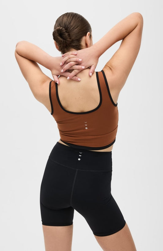 Elastique Athletics Lisse Bra in chestnut and black, showcasing its sleek, supportive tops design with a comfortable fit.