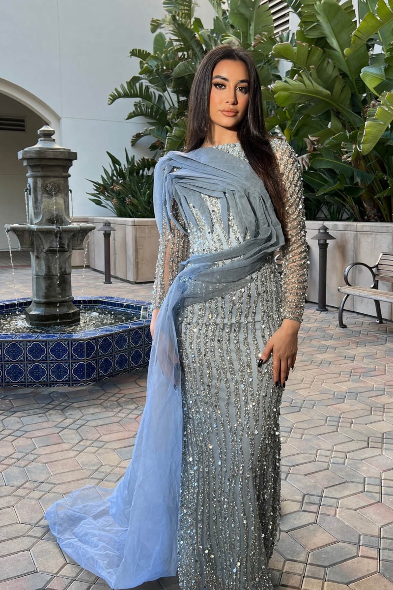 Iyza Belaar Imani long sleeve side skirt dress, elegant long dress with side slit and fitted silhouette, worn for formal occasions